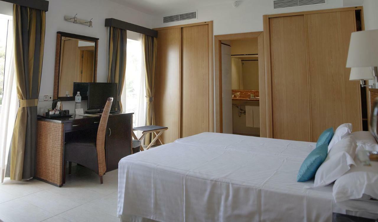 Hotel Apartamentos Cala סנטני מראה חיצוני תמונה